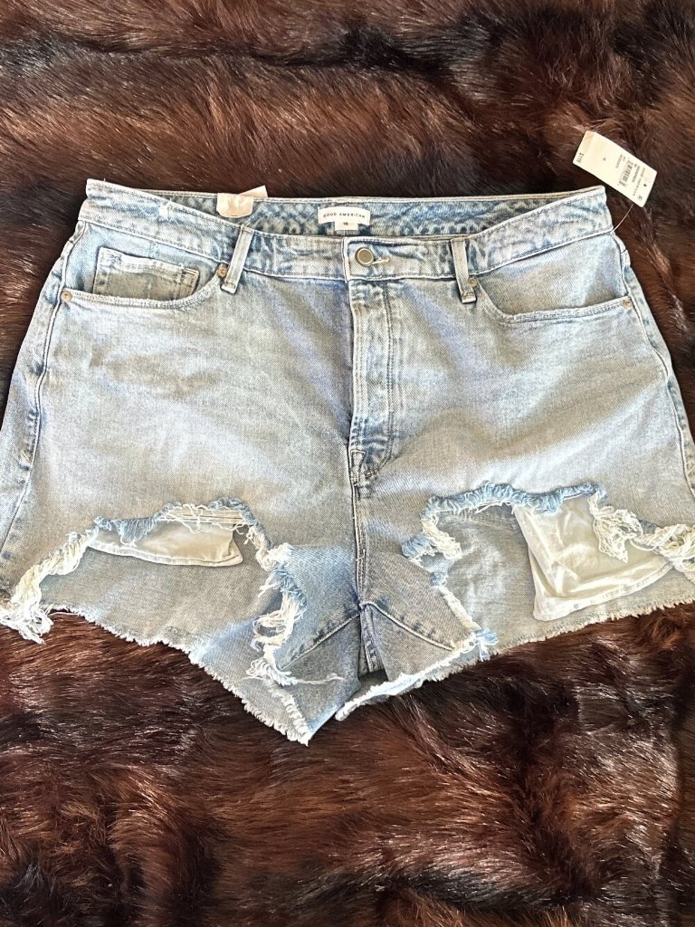 NWTGood American ~ The Bombshell Shorts ~ Distressed Denim ~ 16 ~ $119